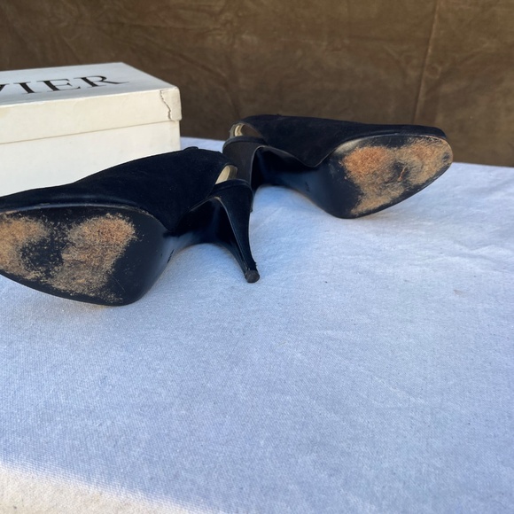 Vintage , 1980's, Roger Vivier Cut Suede and Silk evening pumps - Picture 7 of 7